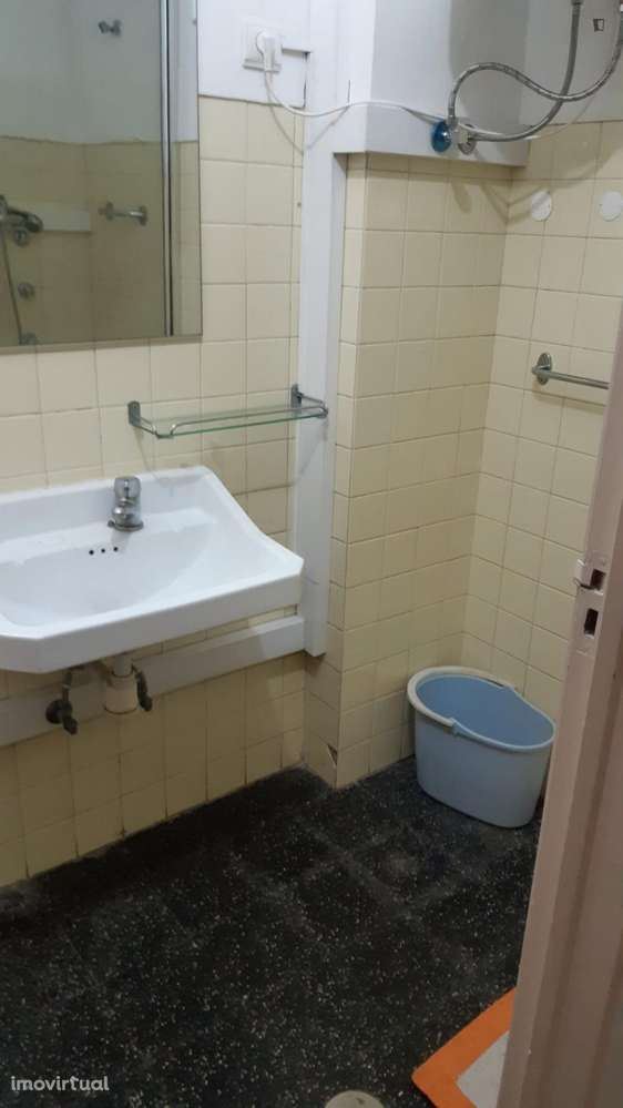 Quarto - localizado em Baixa Coimbra - Grande imagem: 4/14