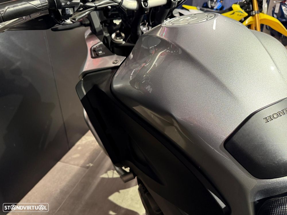 Honda VFR - 14