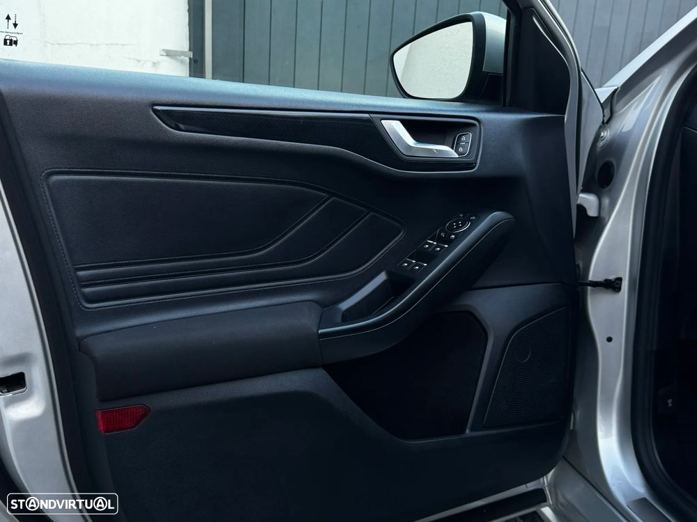 Ford Focus 1.0 EcoBoost S&S ST-LINE - 14