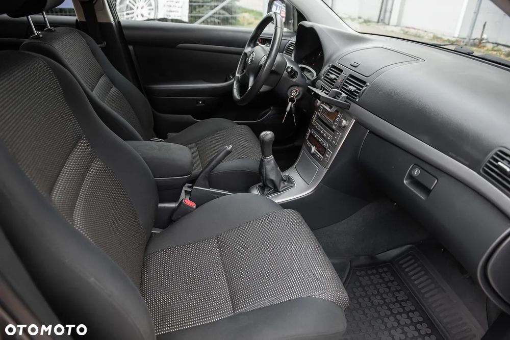 Toyota Avensis 1.8 VVT-i Terra Plus - 25