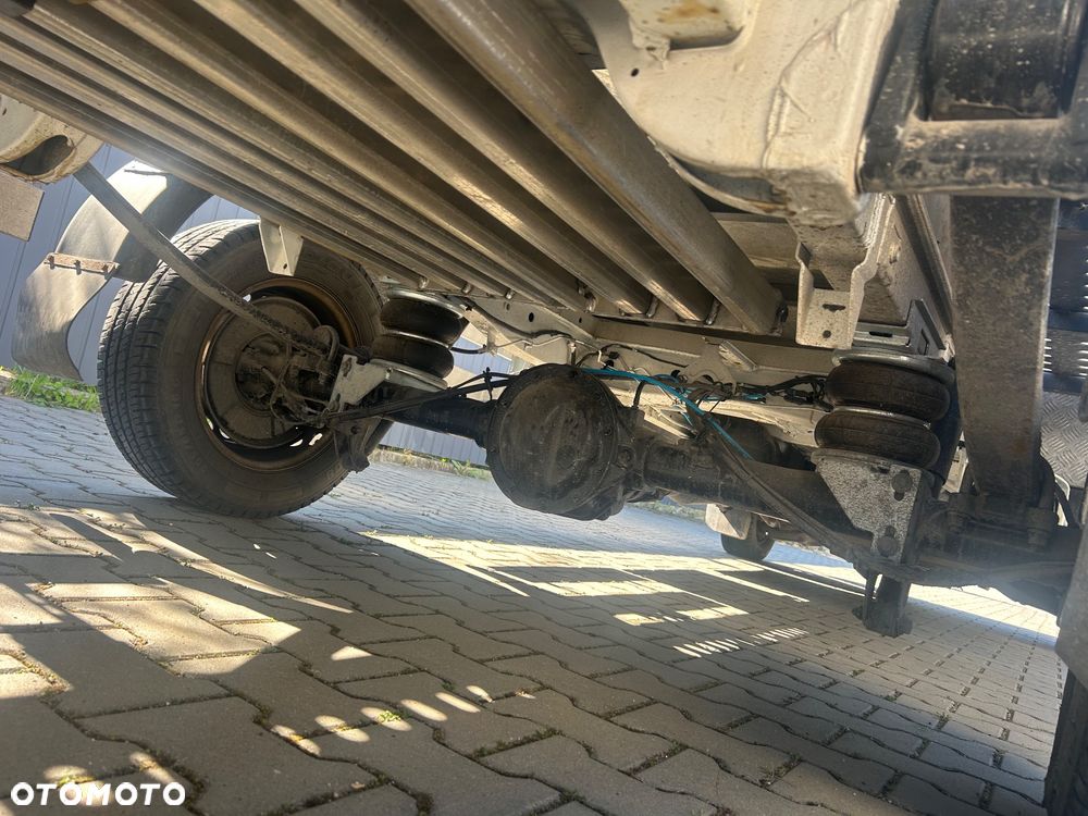 Mercedes-Benz Sprinter - 13