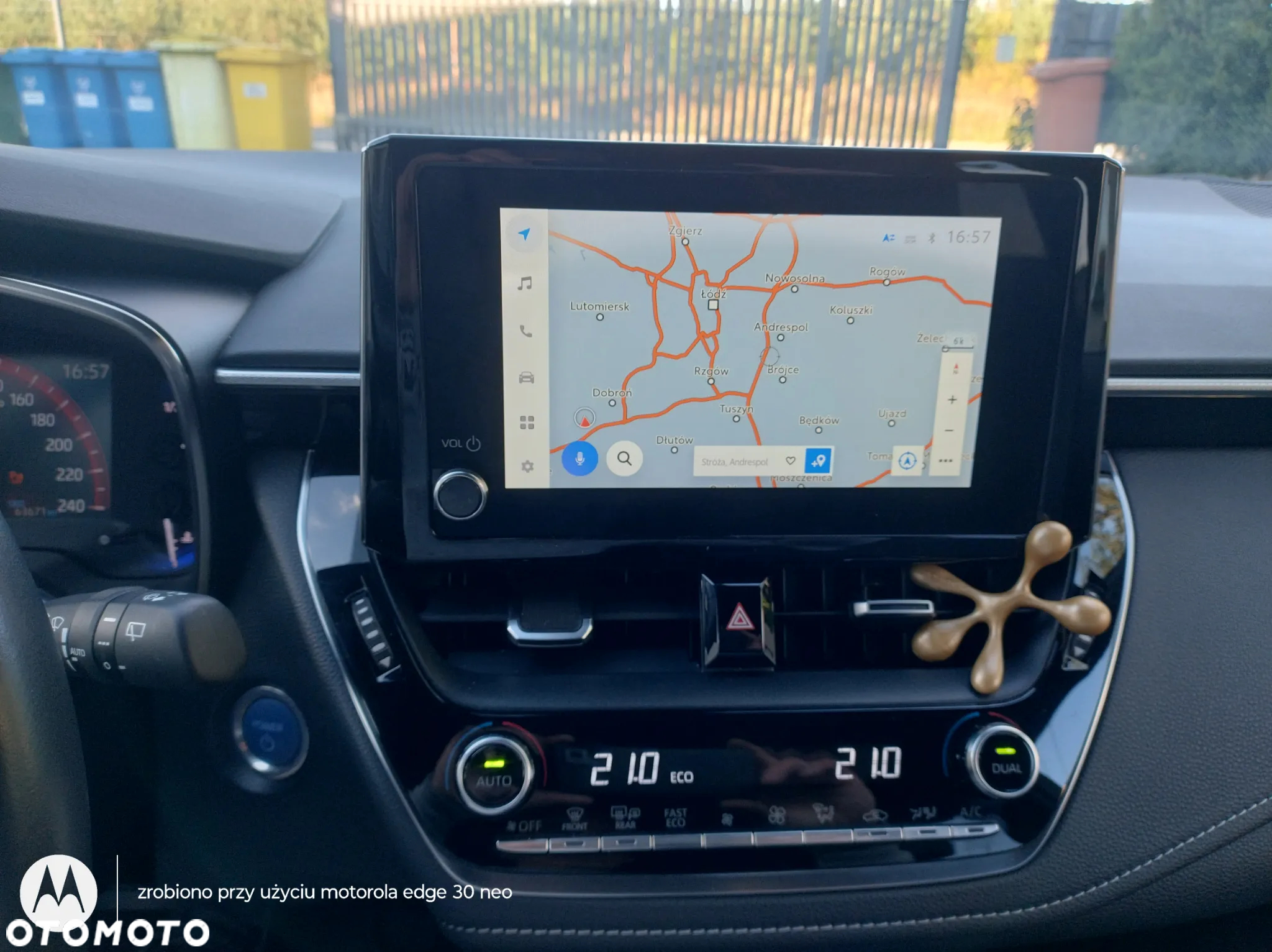Toyota Corolla 2.0 Hybrid Style - 21