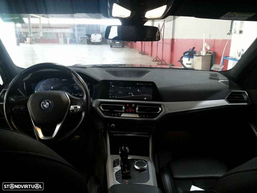 BMW 320 e Touring Corporate Edition Auto - 7