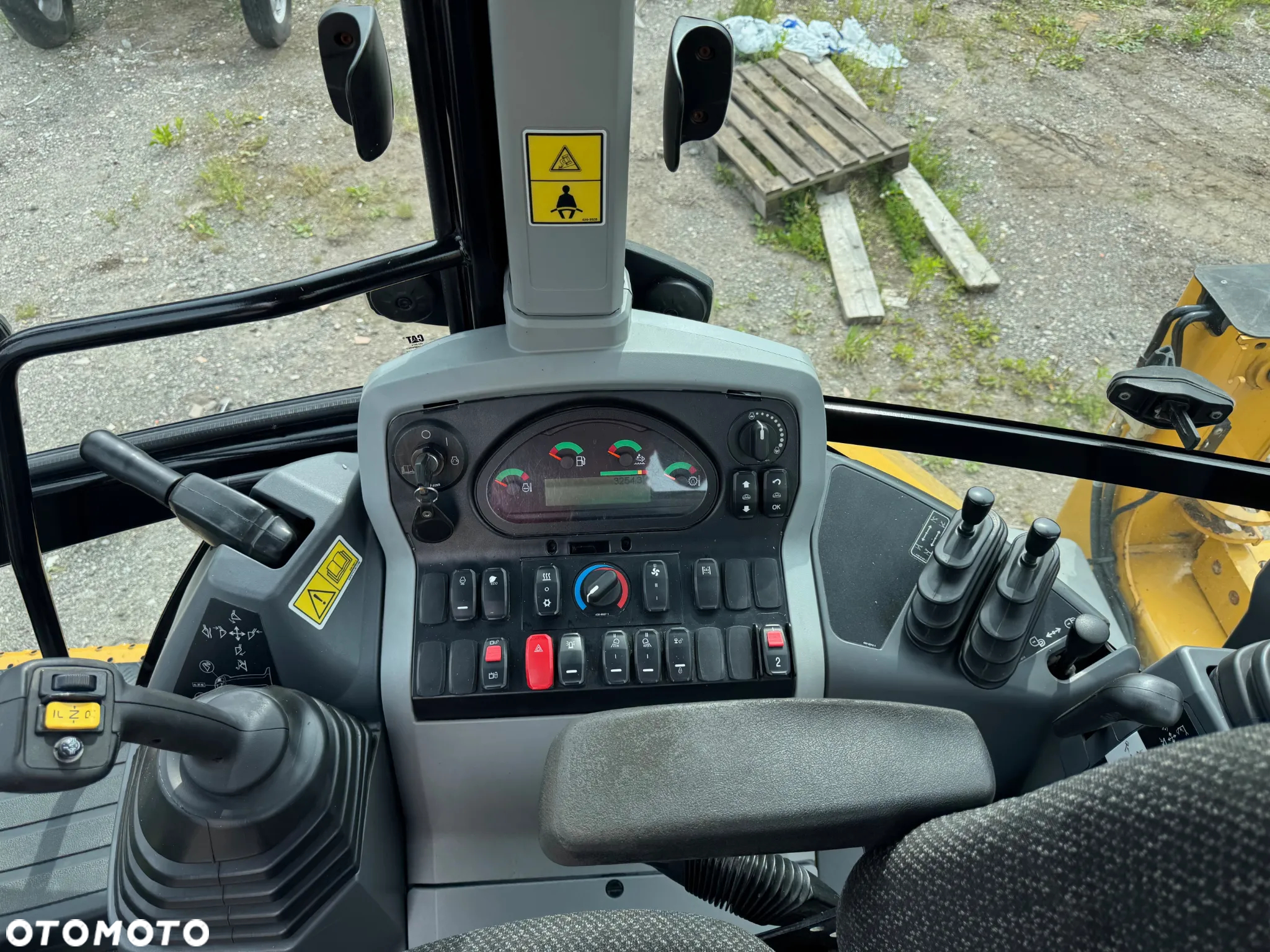 Caterpillar 432F2 - 16