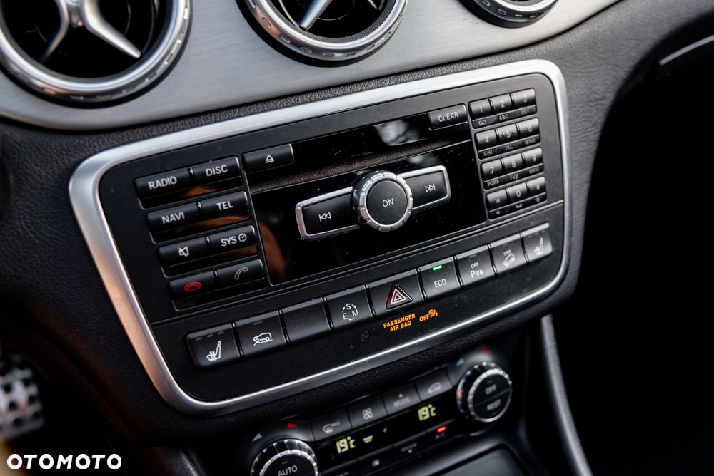 Mercedes-Benz GLA 250 4Matic 7G-DCT AMG Line - 32