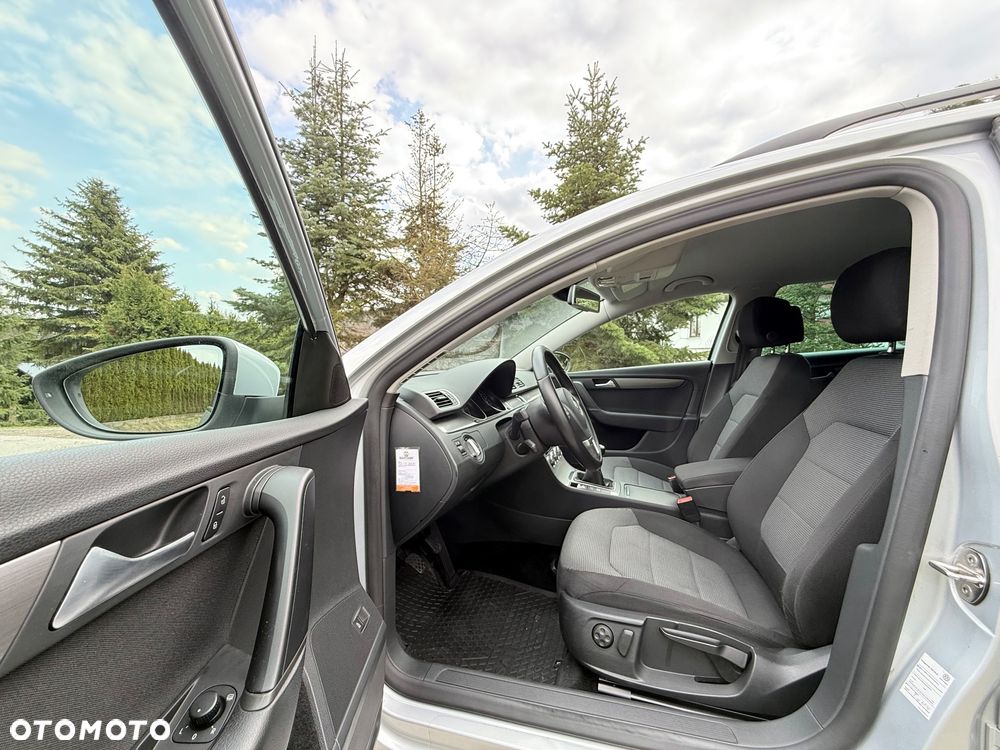 Volkswagen Passat 1.6 TDI DPF BlueMot Highline - 15