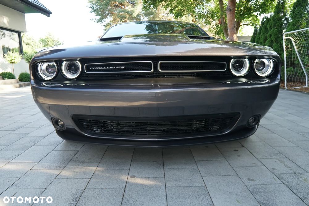 Dodge Challenger - 25
