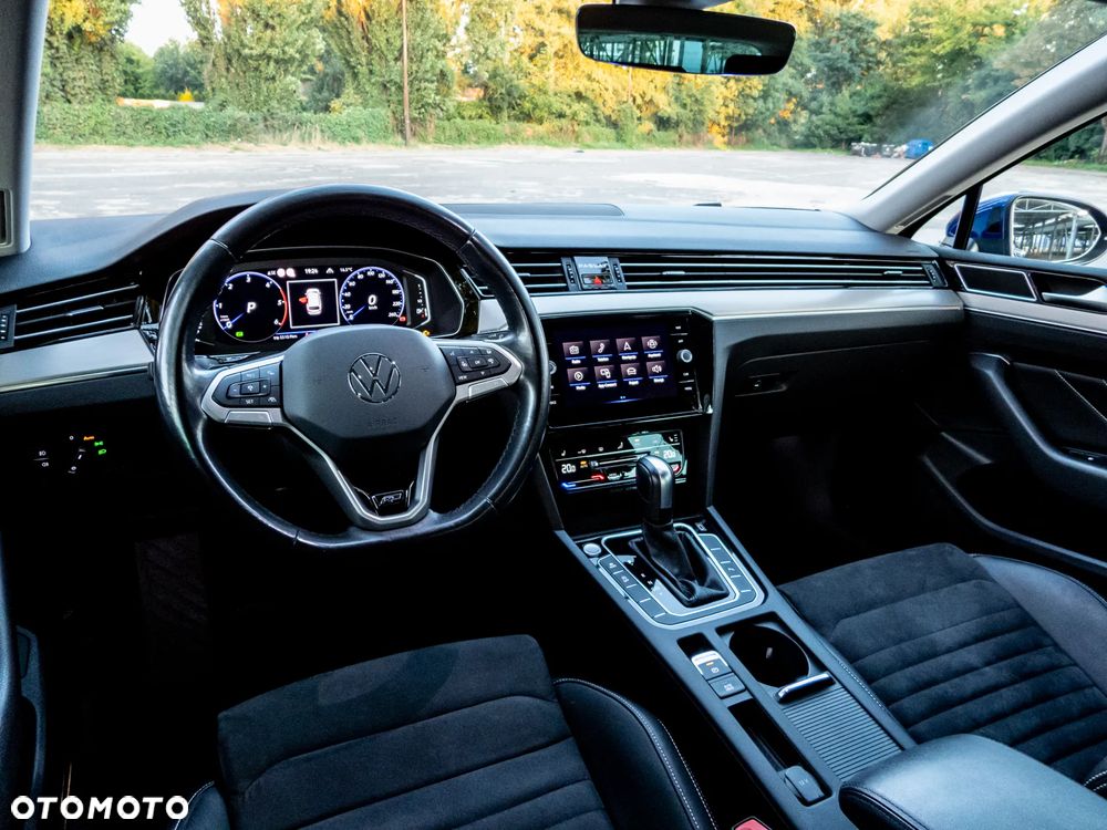 Volkswagen Passat Variant 2.0 TDI SCR DSG 4Motion Elegance - 32