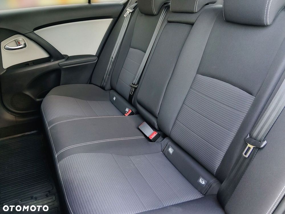 Toyota Avensis 1.8 Premium EU5 - 15