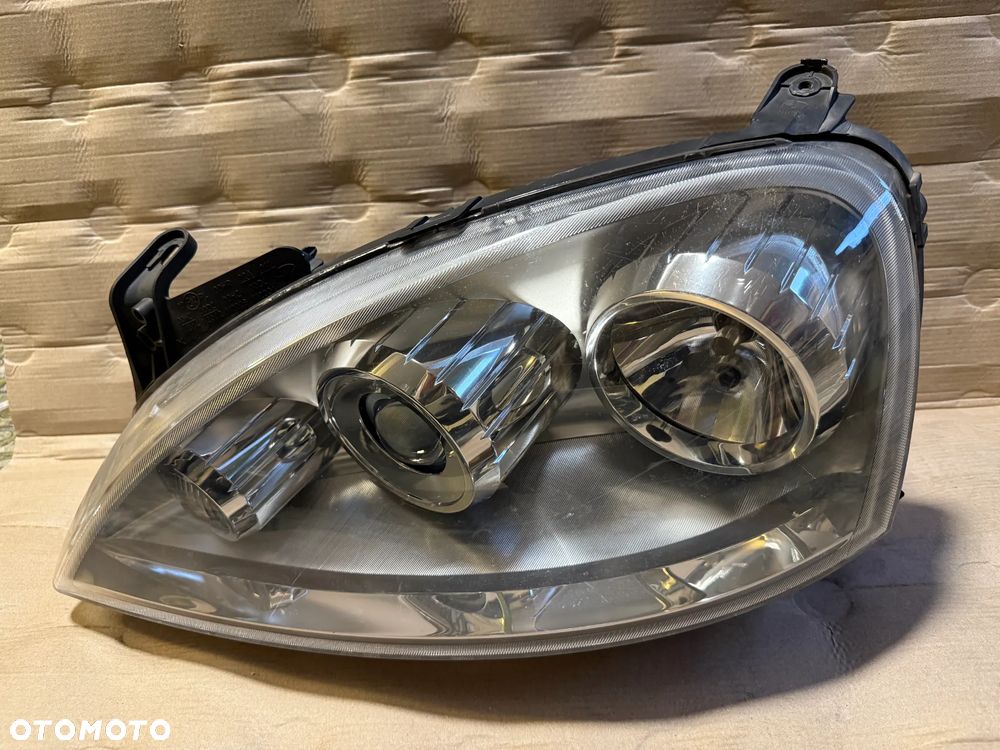 Lampa Opel Corsa C lift 13100536 prawa 13100535 lewa OE - 1