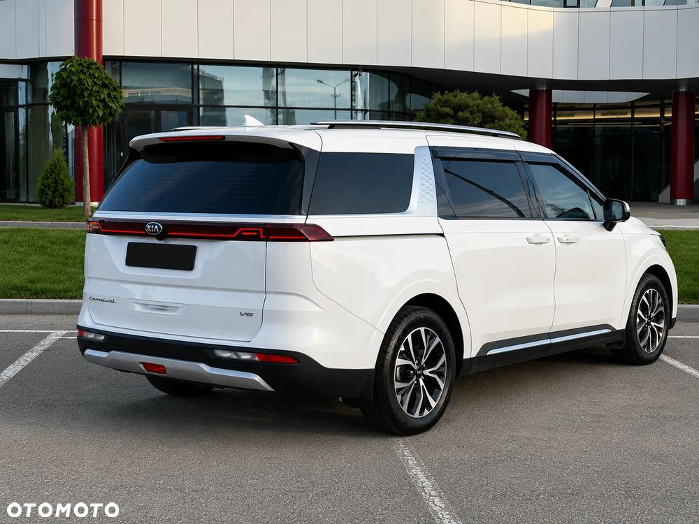 Kia Carnival - 5