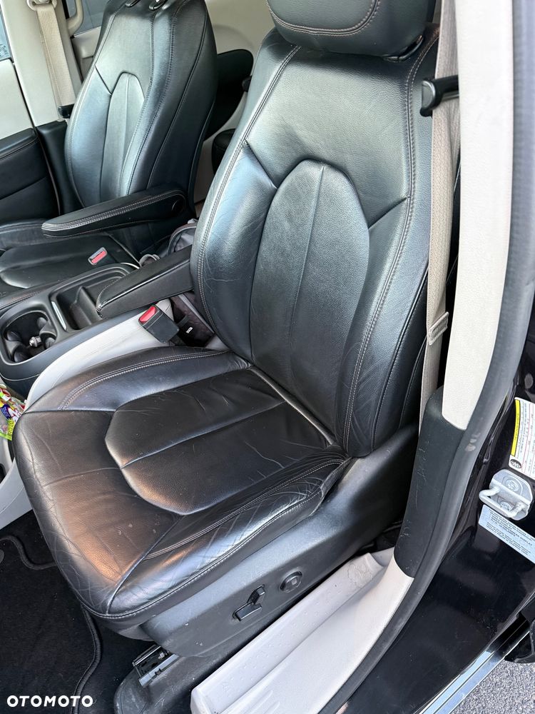 Chrysler Pacifica - 19