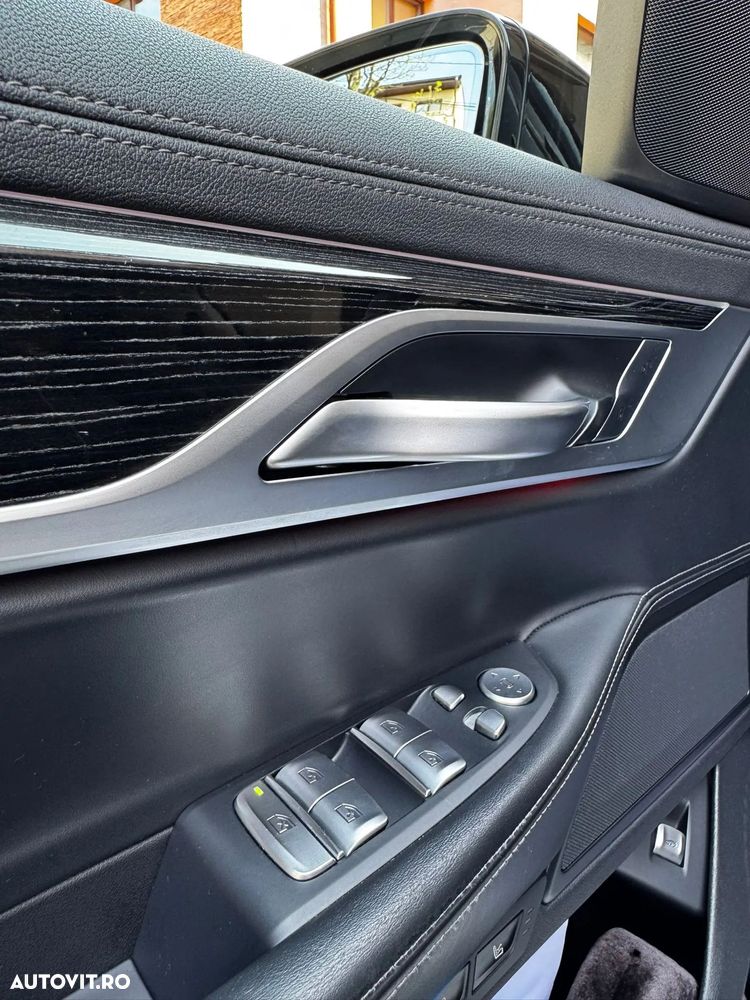 BMW Seria 7 740d xDrive MHEV - 13