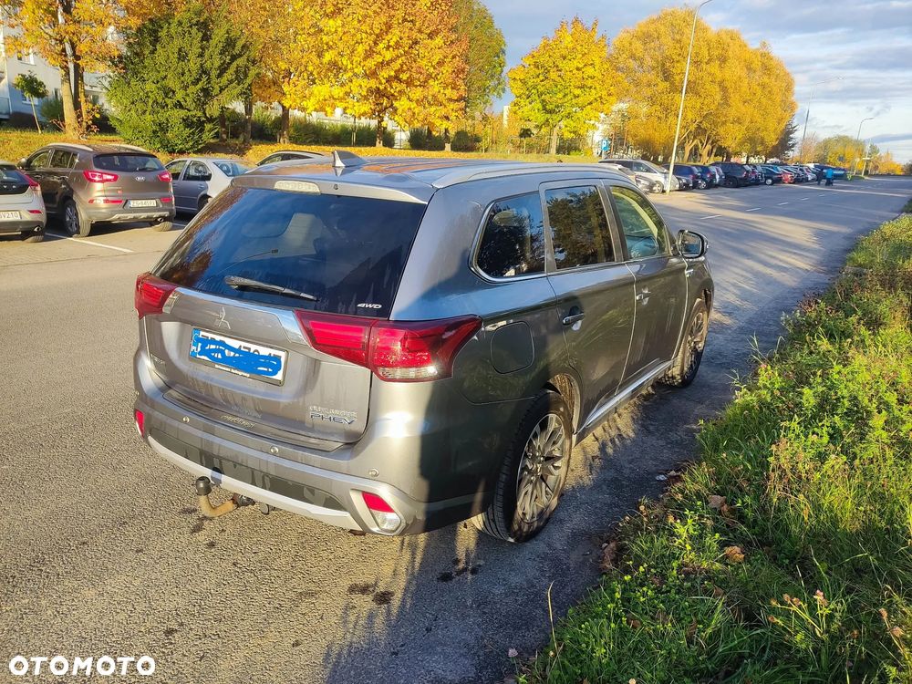 Mitsubishi Outlander Instyle NAVI + - 7