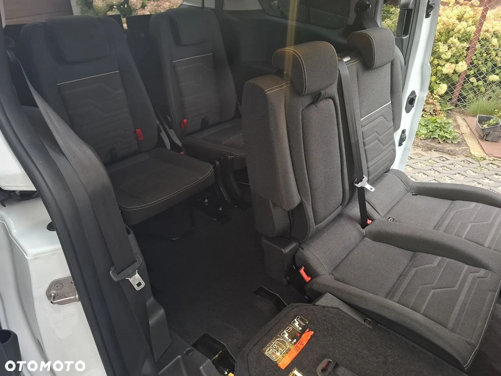 Ford Tourneo Connect Grand - 13