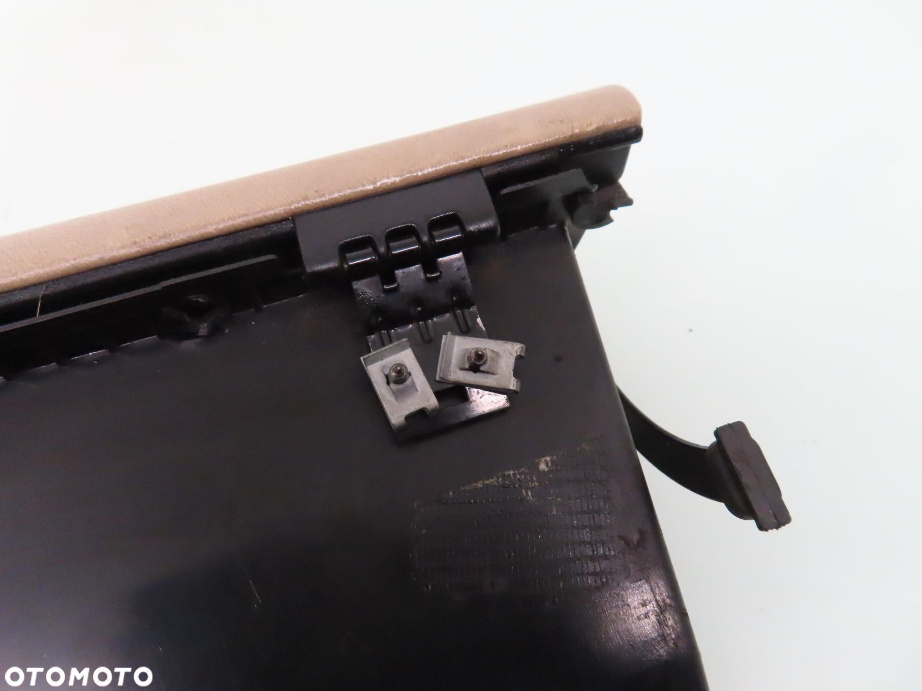 SCHOWEK PASAZERA VOLVO 850 9132989 - 3