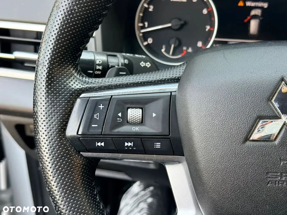 Mitsubishi Outlander - 12