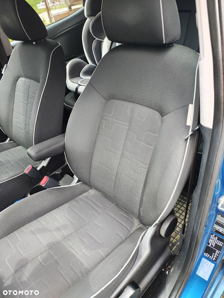 Kia Venga - 8