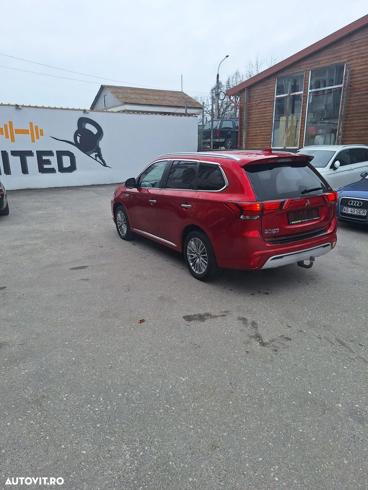Mitsubishi Outlander PHEV 2.4 L 4X4 Instyle+ - 3
