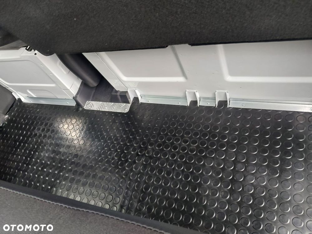 Mercedes-Benz Sprinter - 9
