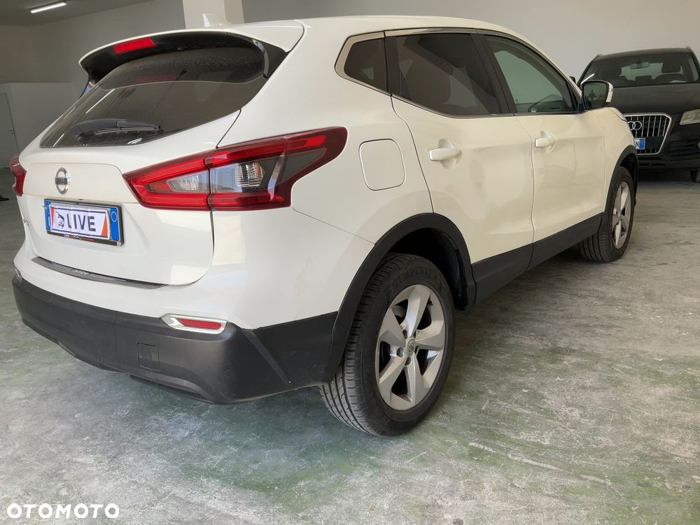 Nissan Qashqai 1.6 DCi Xtronic TEKNA - 4
