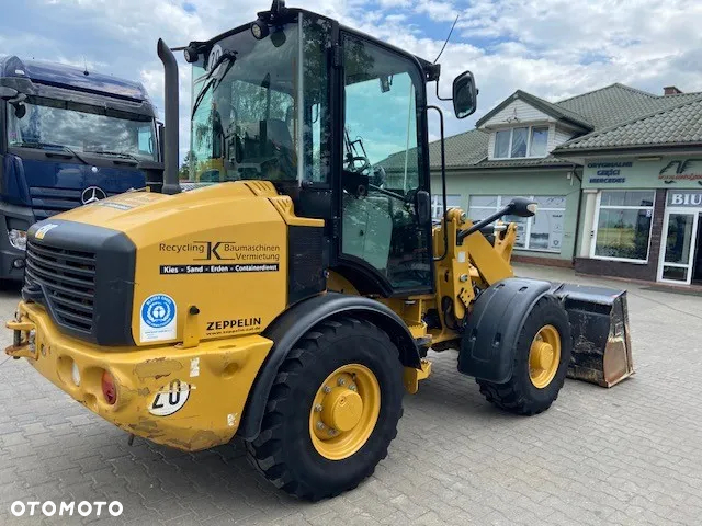 Caterpillar 907M - 4