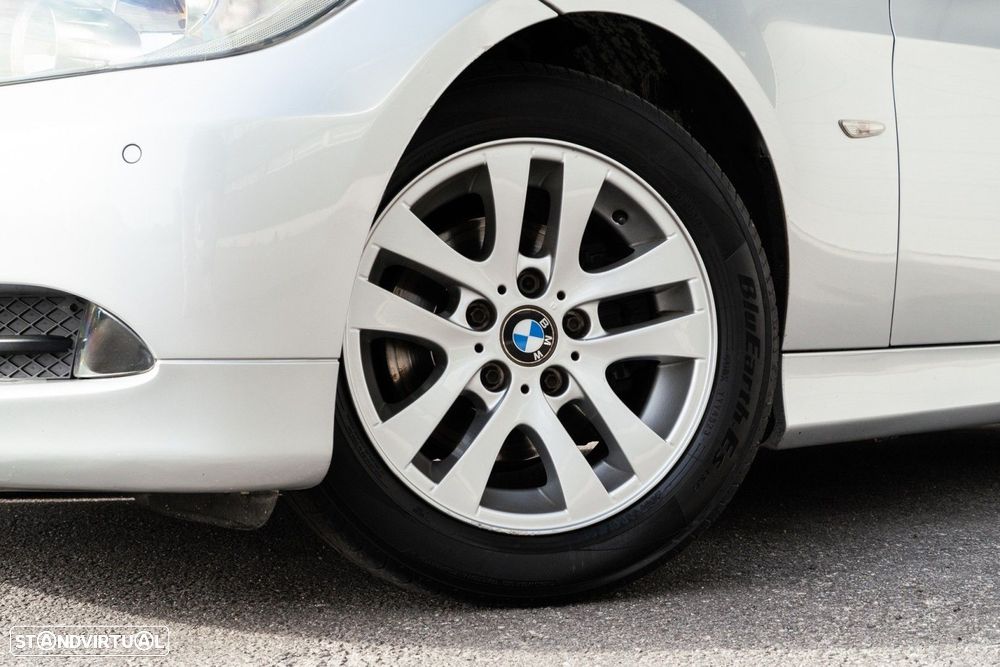 BMW 320 d EfficientDynamics - 14