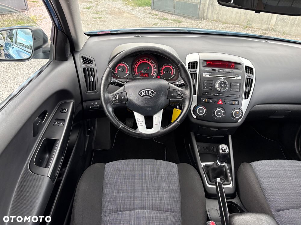 Kia Ceed - 37