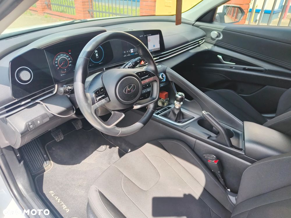 Hyundai Elantra 1.6 Executive - 13