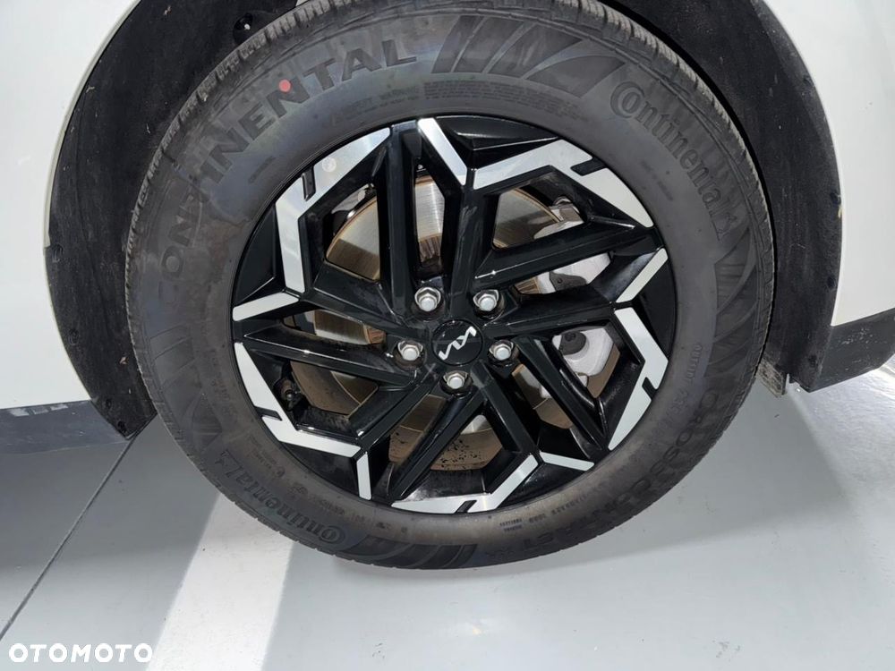 Kia Carnival - 32