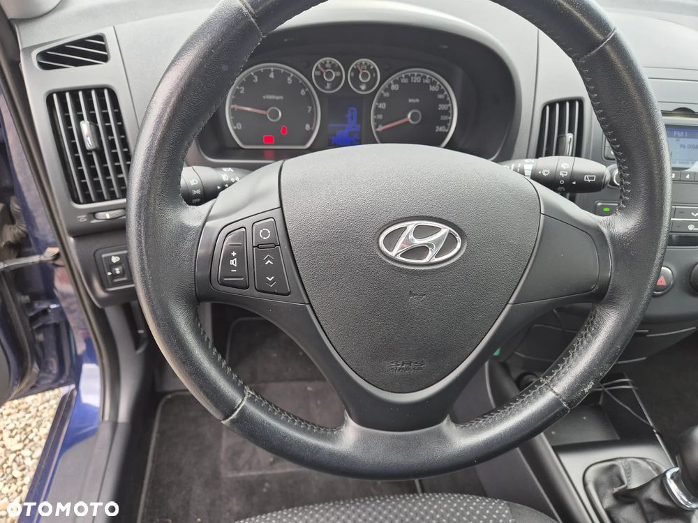 Hyundai i30 blue 1.4 - 12