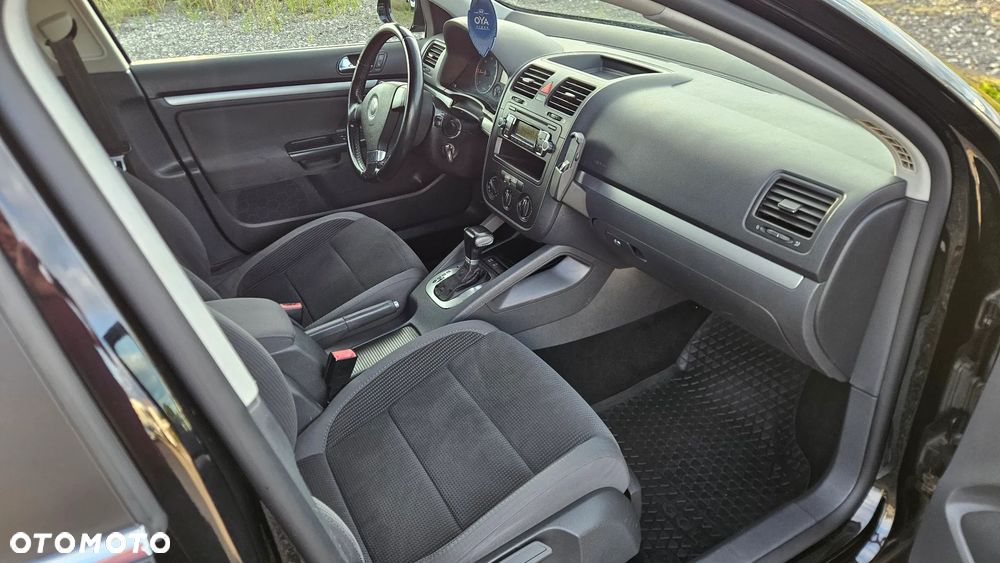 Volkswagen Golf 1.9 TDI DPF Trendline DSG - 12