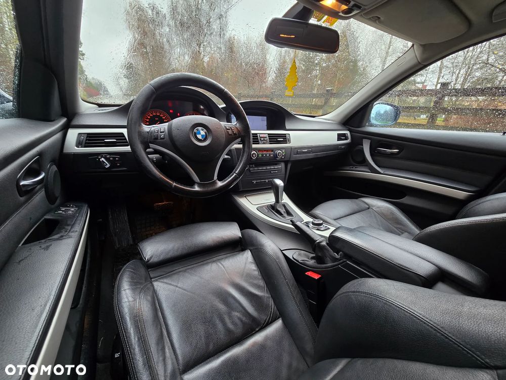 BMW Seria 3 330i xDrive Edition Sport - 28