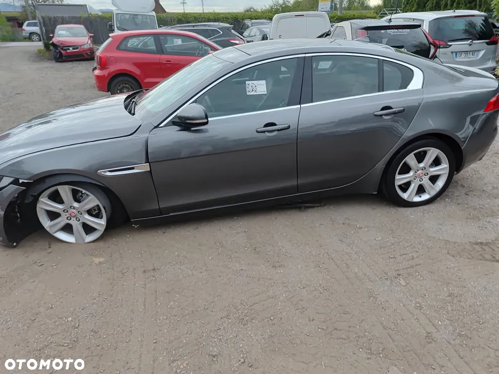 Jaguar XE 20d Prestige - 2