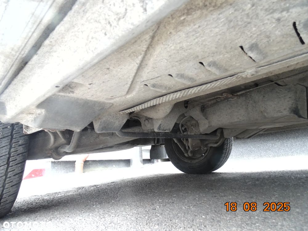 Volkswagen Caravelle - 8