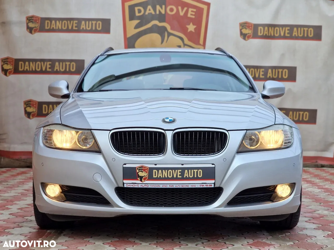 BMW Seria 3 318d DPF Touring Aut. - 2