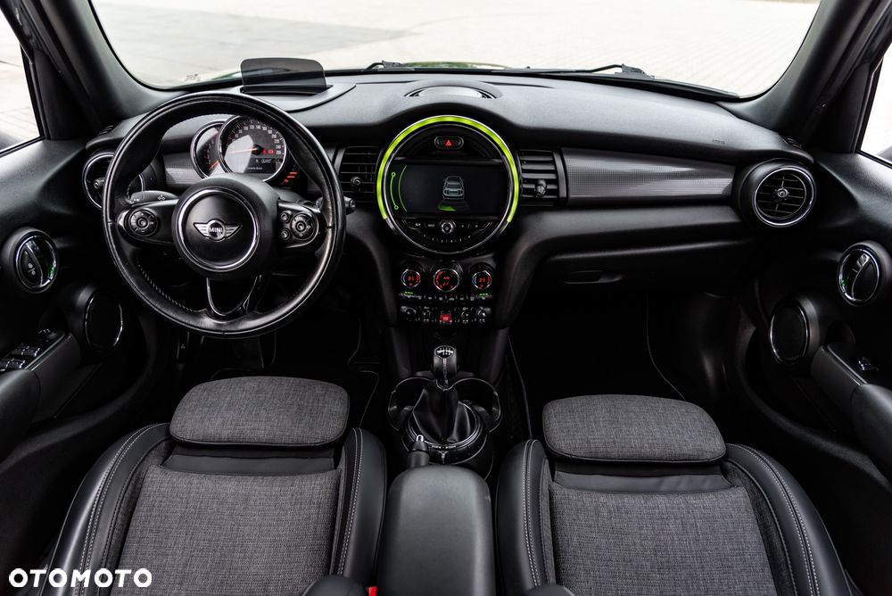 MINI Cooper Standard - 25