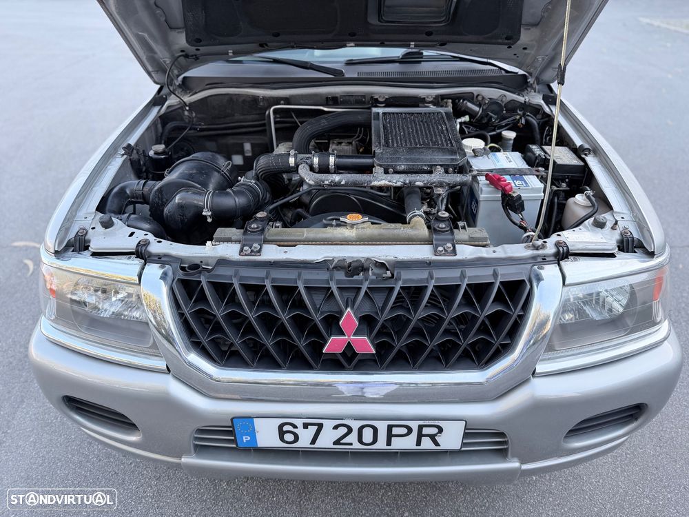 Mitsubishi Pajero Sport 2.5 TD GLS - 19