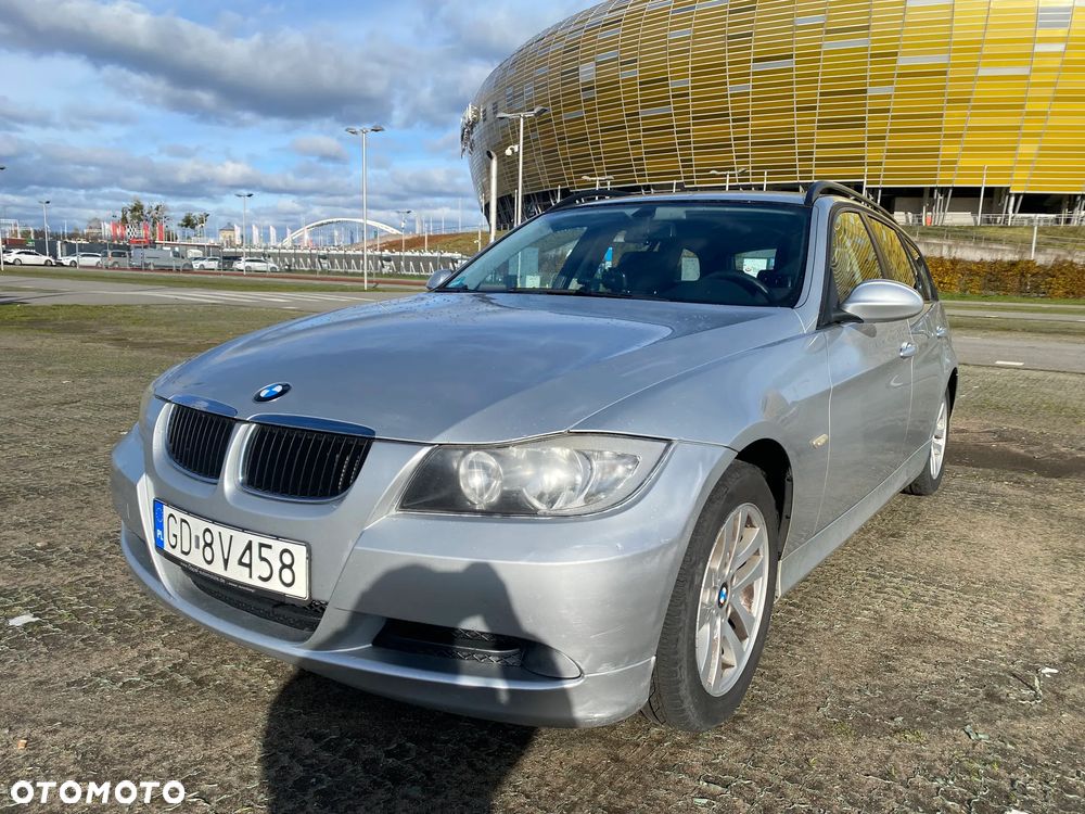 BMW Seria 3 318i Touring - 1