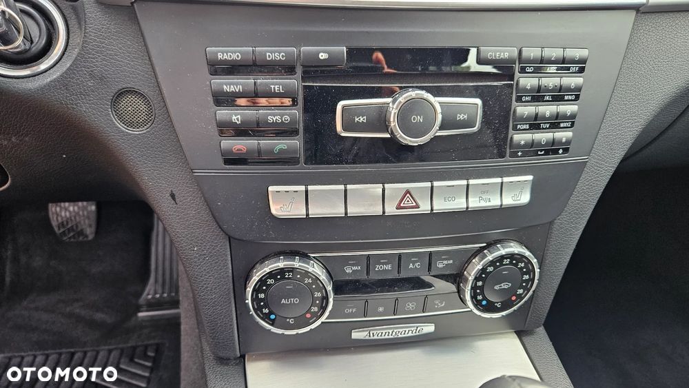 Mercedes-Benz Klasa C 180 Kompressor BlueEFFICIENCY Avantgarde - 19