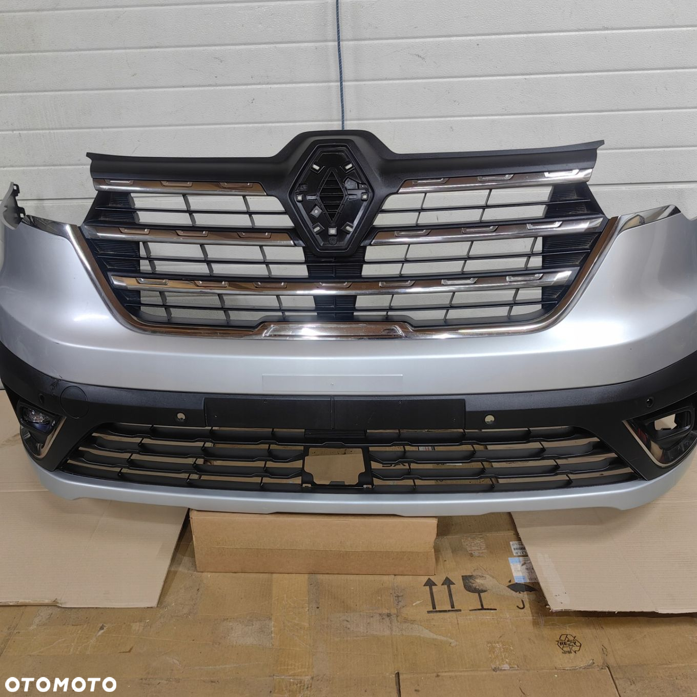 Zderzak przedni atrapa Renault Trafic IV 6xPDC - 4