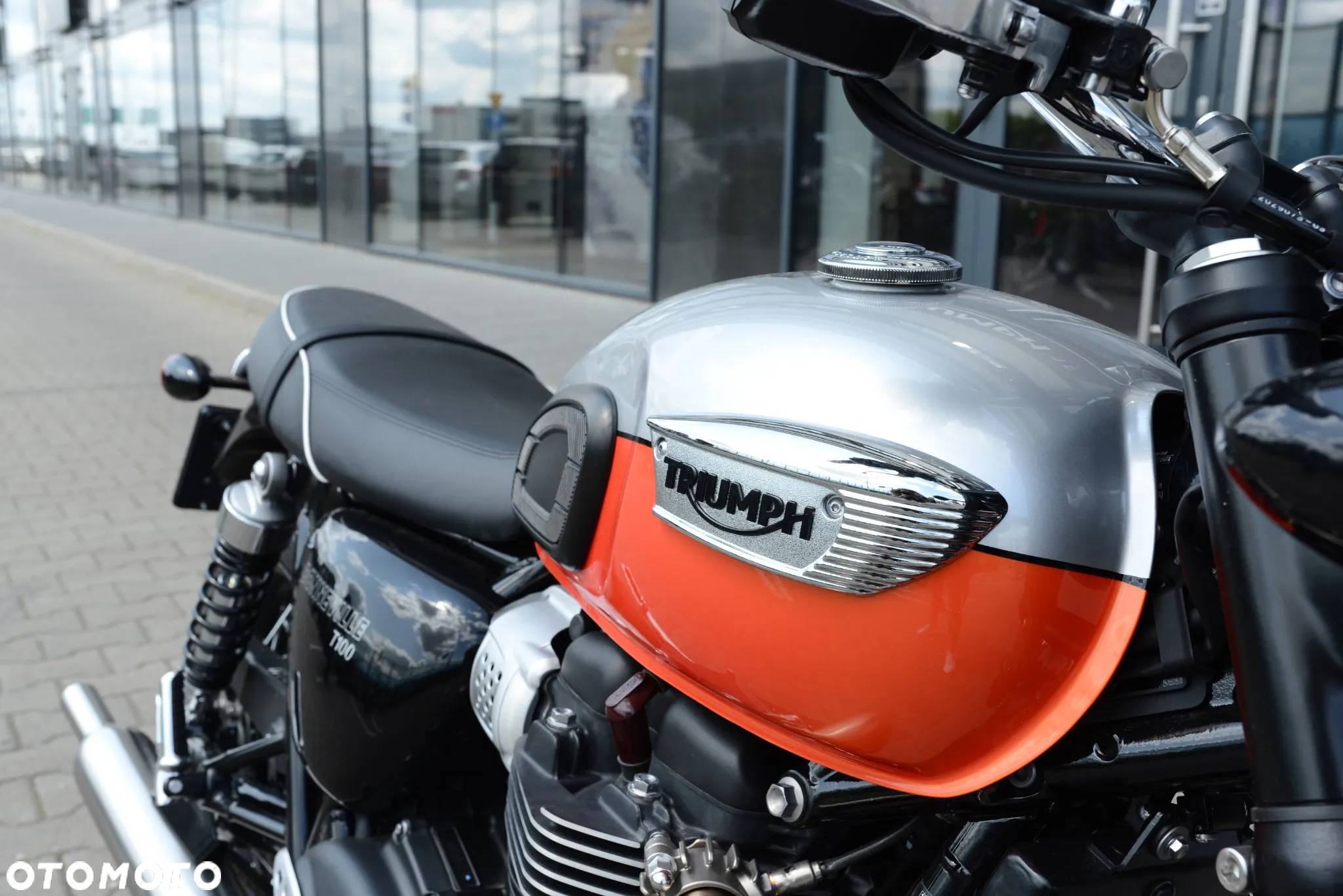 Triumph Bonneville - 18