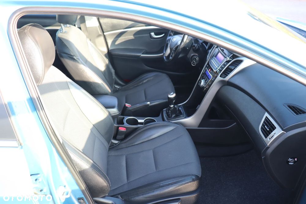 Hyundai i30 blue Kombi 1.6 CRDi Trend - 16