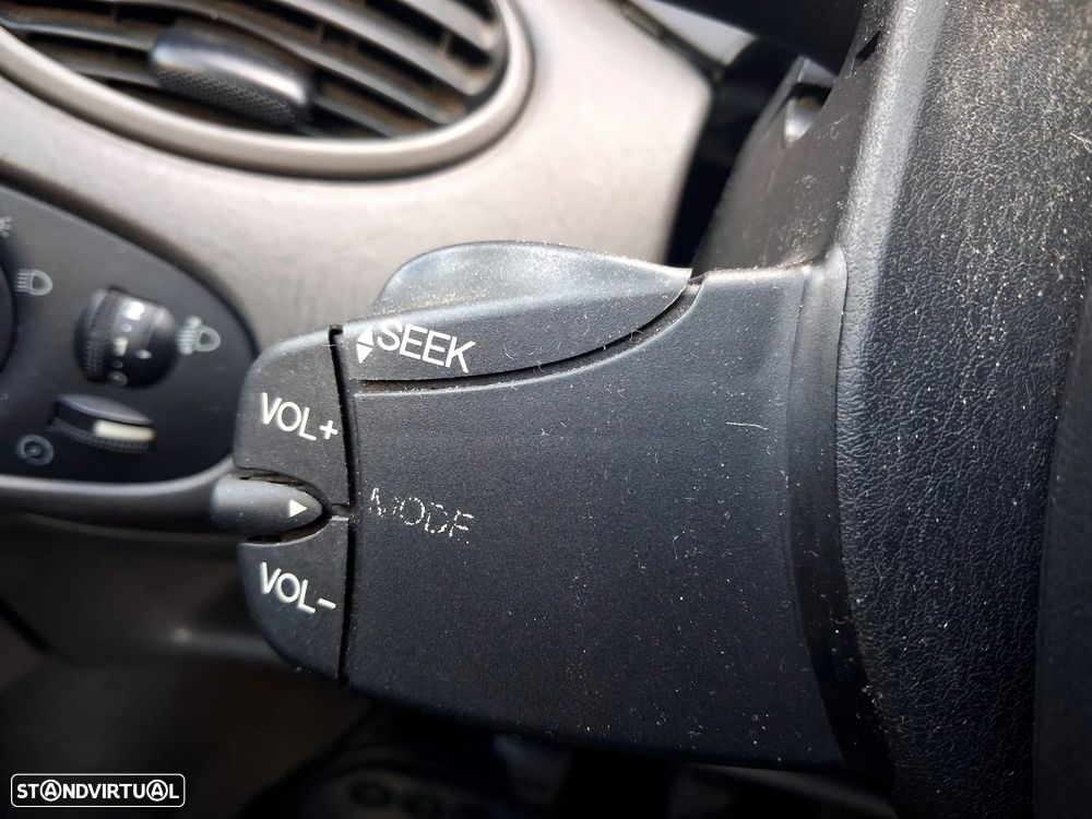 Ford Focus SW 1.6 Ghia - 32