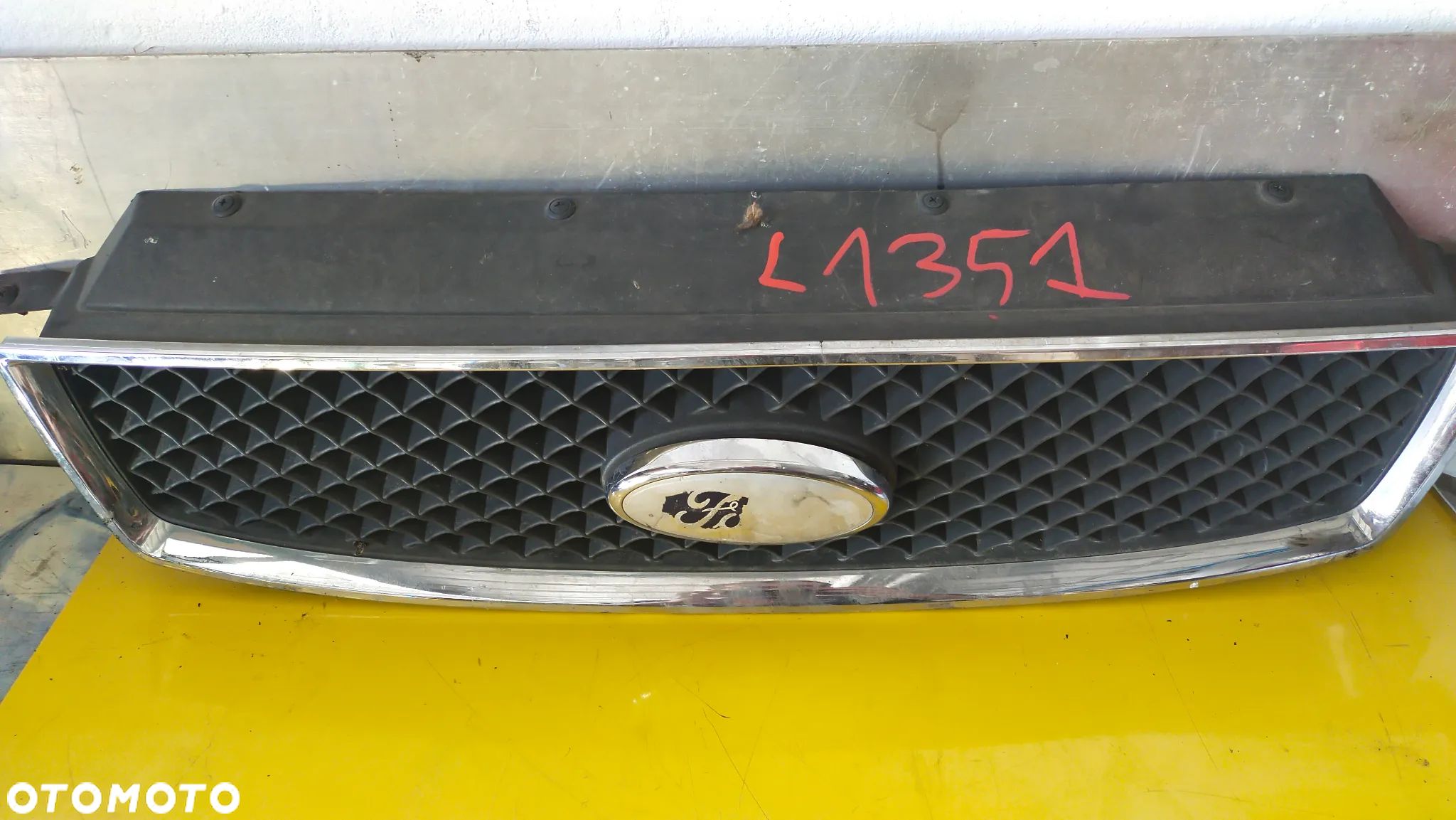 Ford GRILL ATRAPA F  OE 3M51-R8138 - 1