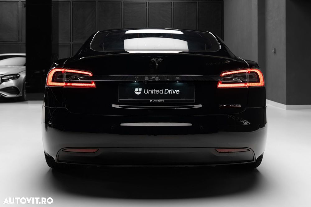 Tesla Model S - 40