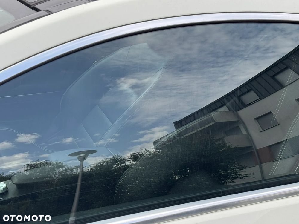 Mercedes-Benz Klasa E 250 CGI BlueEffICIENCY - 19