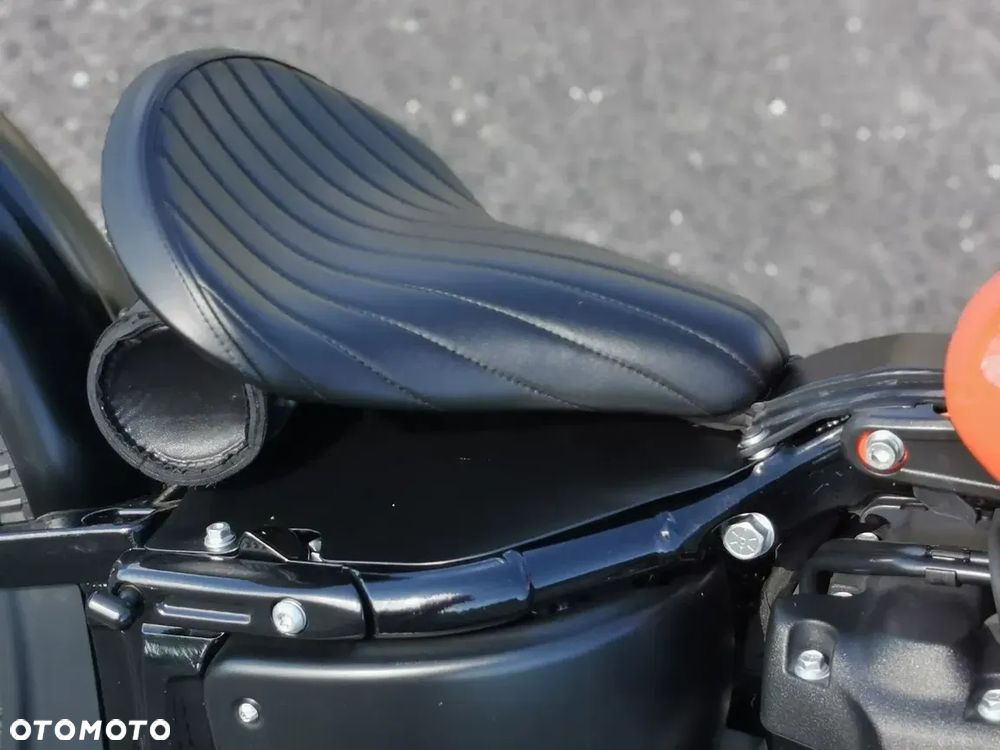Harley-Davidson Softail Street Bob - 12