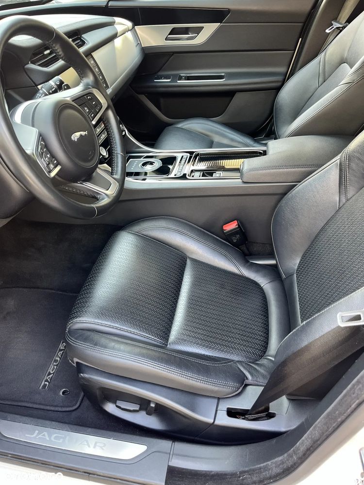 Jaguar XF 2.0 T Prestige - 17