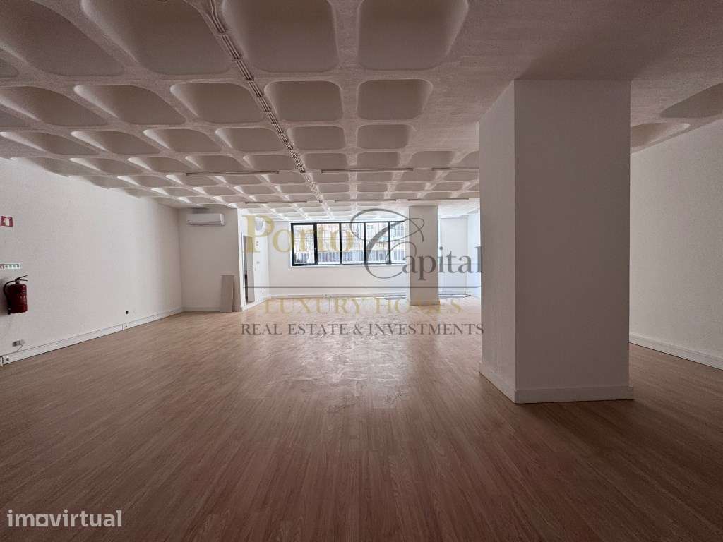 Escritório Open Space com 120 m2 em Ramalde - Grande imagem: 4/22